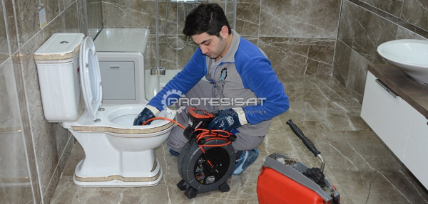 Cihazla Tuvalet Tıkanıklığı Açma